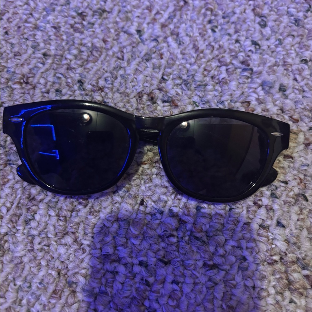 Black sunglasses